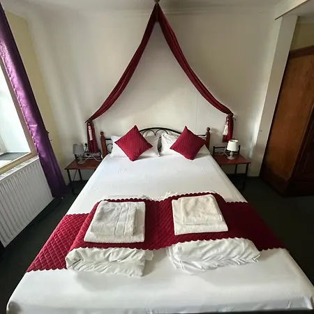 Hotel Schwarzer Adler 3*