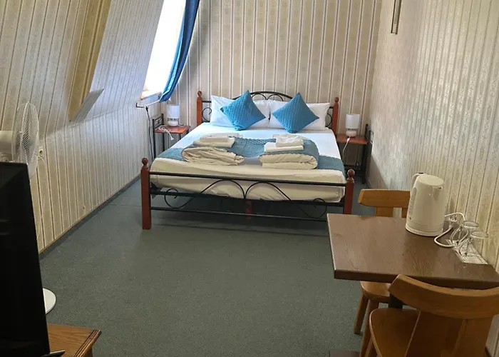 Schwarzer Adler 酒店 3*