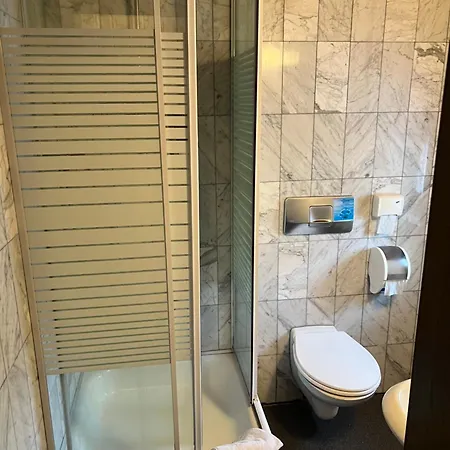 Schwarzer Adler Hotell 2*