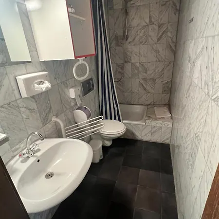 Hotell Schwarzer Adler 2*