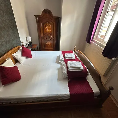 Schwarzer Adler 3* Ρότενμπουργκ (Τάουμπερ)