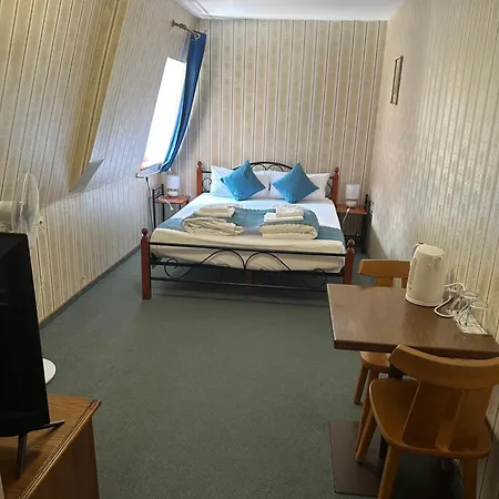 Schwarzer Adler Hotell 2*