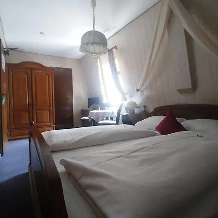 Schwarzer Adler Hotell 2*