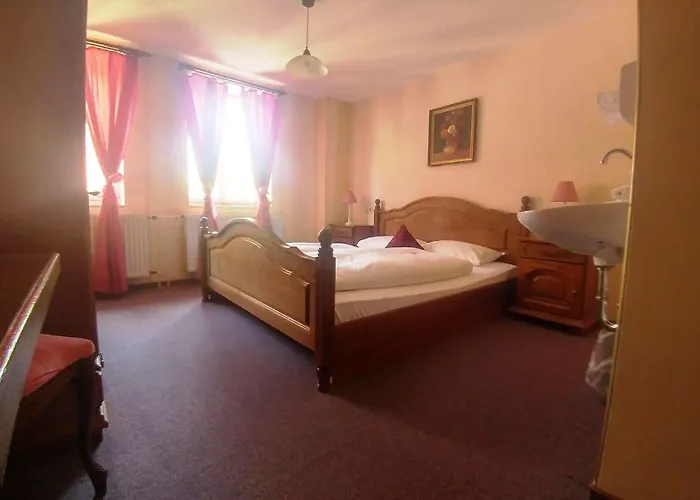 Hotel Schwarzer Adler 3*